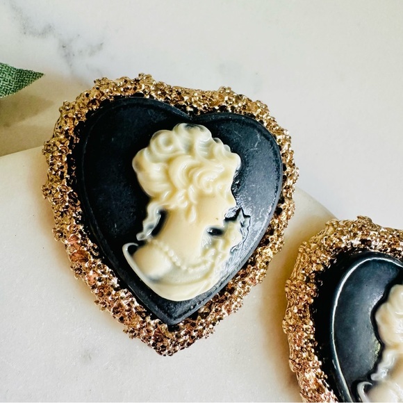 2/$30🌵 Vintage Style Cameo Gold Heart Earrings Victorian Baroque Boho Gift NEW - Picture 5 of 8